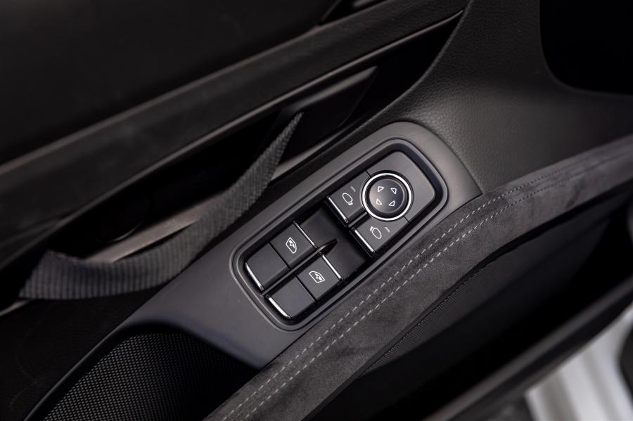 Детали интерьера Porsche Boxster Spyder (981) 2016 года  (фото 34 из 72)